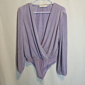 ASTR the Label Bodysuit Womens Small Purple Pleated Long Sleeve‎ Plunge